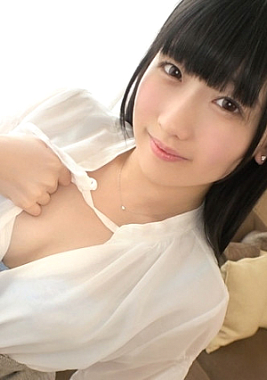 [First shot] [Simple x neat x original] [Expected pants stain] A 21-year-old younger sister student who has a desire for protection. 