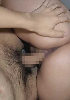 Limited to 100 Uncensored Gal aiming for a beautician dating with moving support continuous vaginal cum shot
