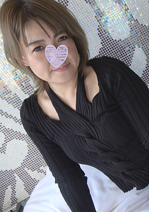 Personal shooting Taeko 40 years old a large amount of vaginal cum shot to a bewitching shaved beautiful wife