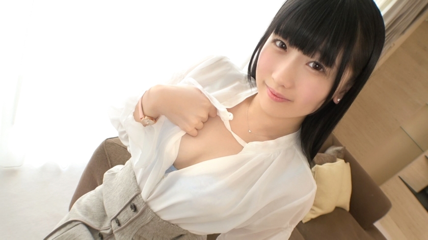 [First shot] [Simple x neat x original] [Expected pants stain] A 21-year-old younger sister student who has a desire for protection. 