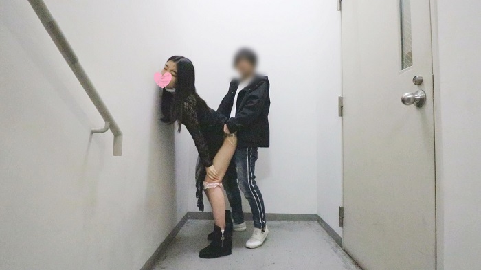 Exclusive sale No amateur individual shooting Insert it as it is from the roadside remote control climax to the devilish fucking bitch girl who is crazy about vaginal cum shot and exposed in the city 