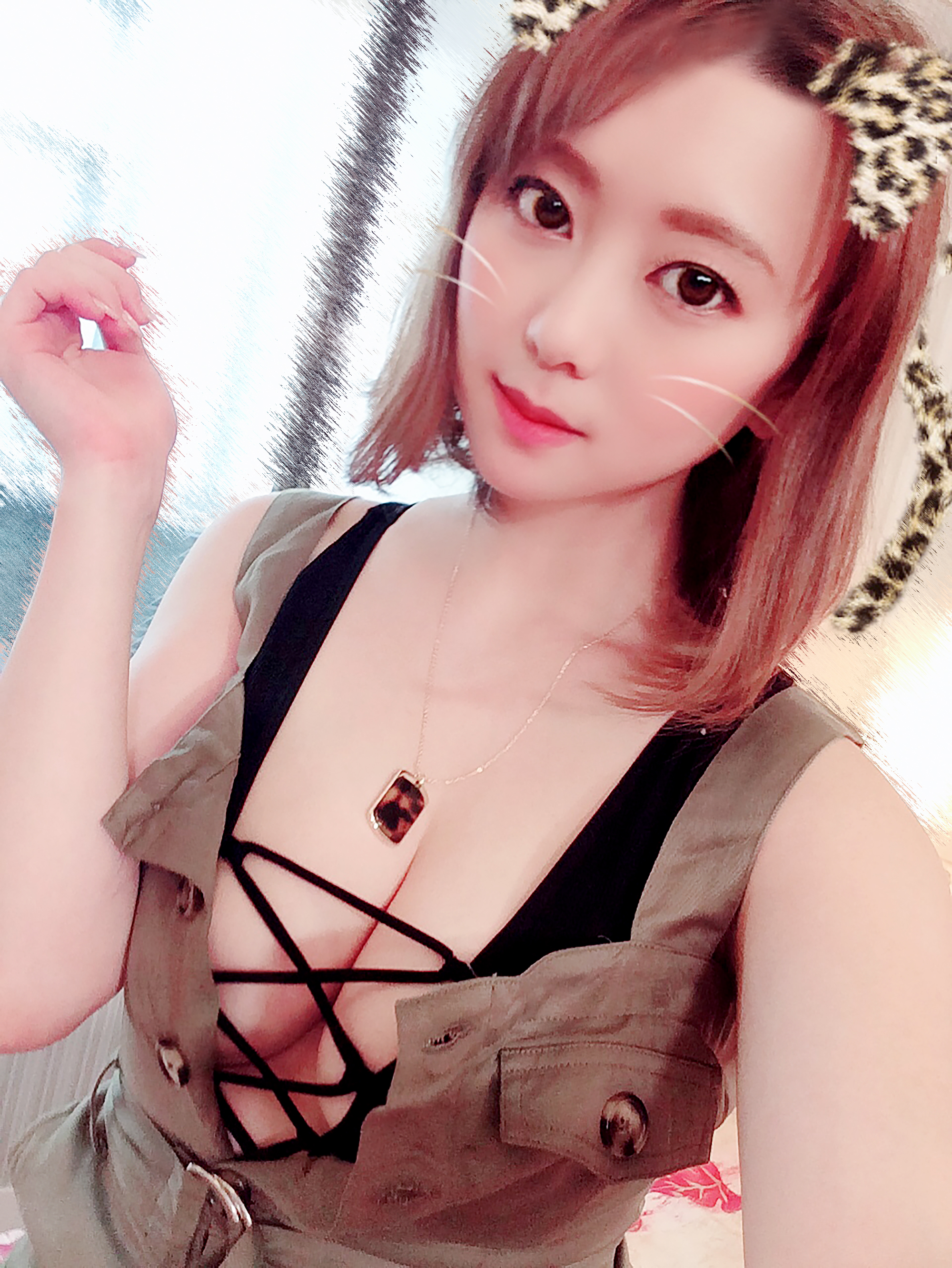 Personal shooting God H cup shop clerk Kazusa-chan 20 years old and Gonzo  Gun is stabbed and huge breasts collapse and fall 